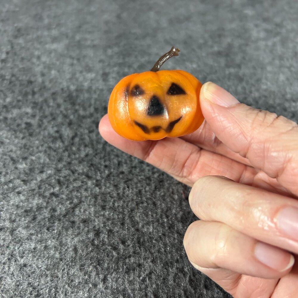 Dollhouse Miniature Halloween Jack-O-Lantern Pumpkin Blow Mold